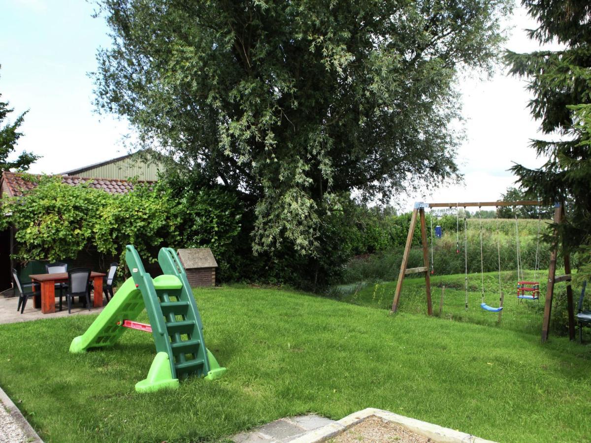 Quaint Farmhouse Near River In Oosterwijk Leerdam Exterior foto