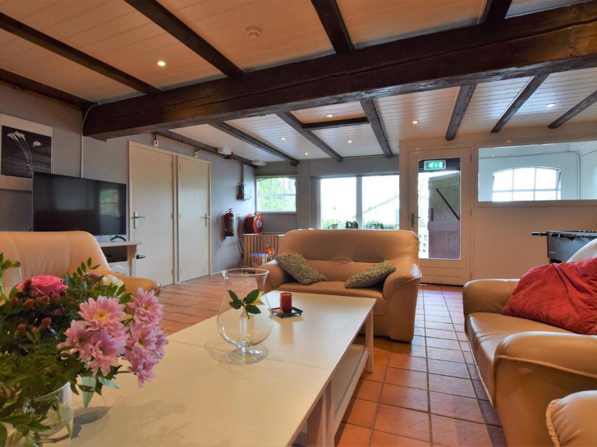 Quaint Farmhouse Near River In Oosterwijk Leerdam Exterior foto